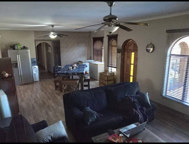 5 BEDROOM HOUSE FOR SALE IN ROOIHUISKRAAL